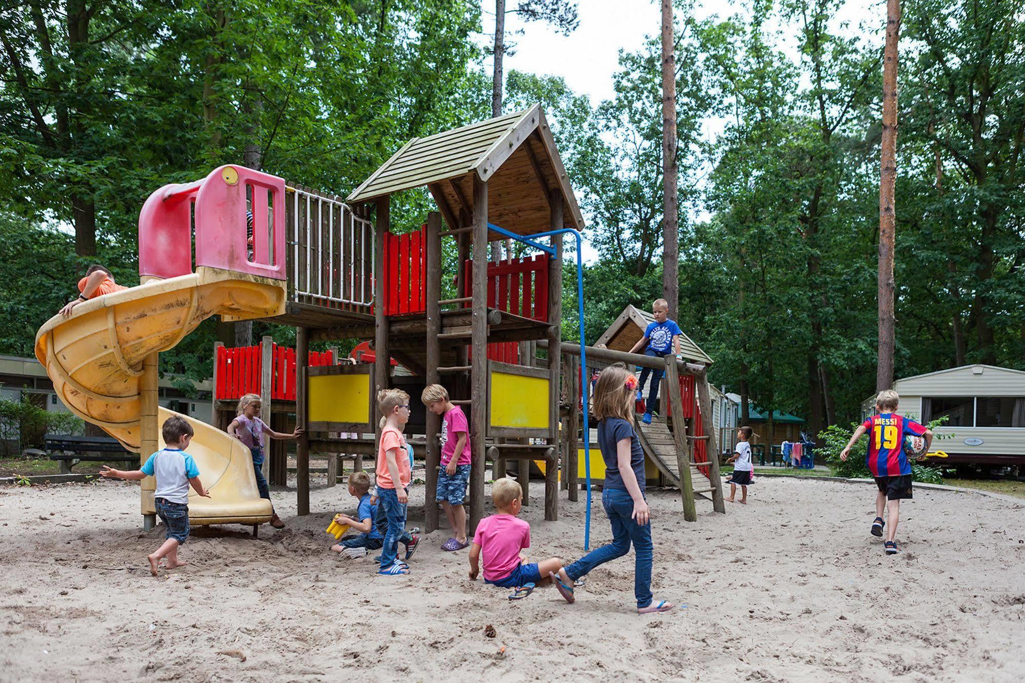 Oostappen Vakantiepark Hengelhoef Nv Otel Aan de Wolfsberg Dış mekan fotoğraf